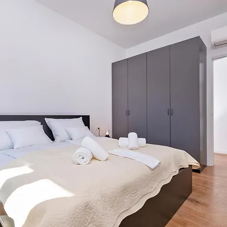Modern Penthouse With A Terrace Gruz By Irundo شقة *